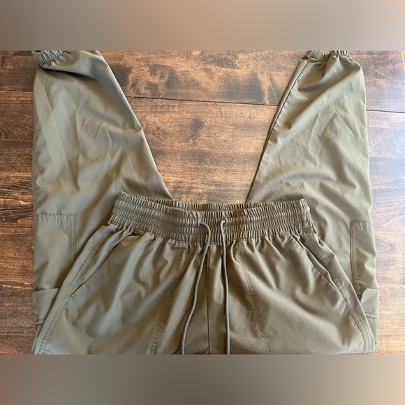 Old Navy Pants - Old Navy medium stretch tech olive army green pants